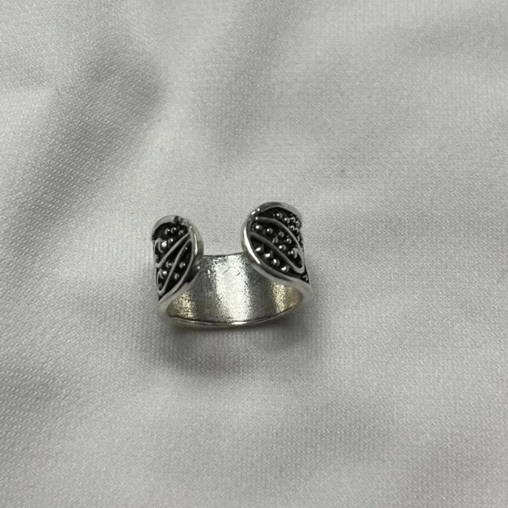 Silver Curls and Swirls Ear Cud Clip